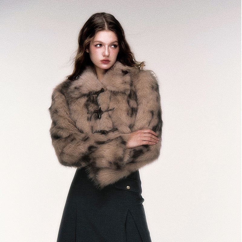 Fashionable Retro Sweet Cool Horn Button Short Leopard Print Faux Fur Coat Women